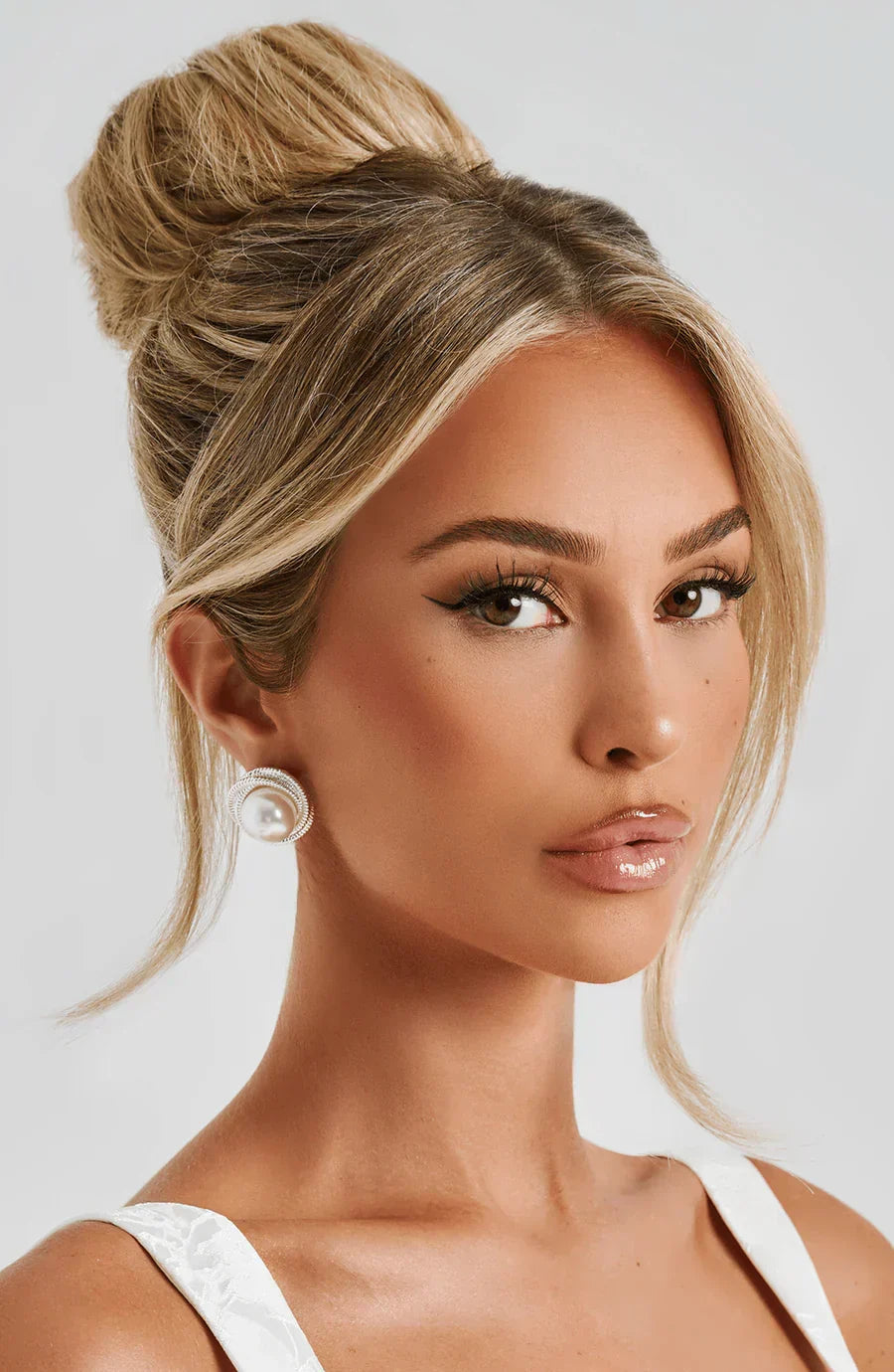 Aerin Pearl Circle Stud Earrings - Silver