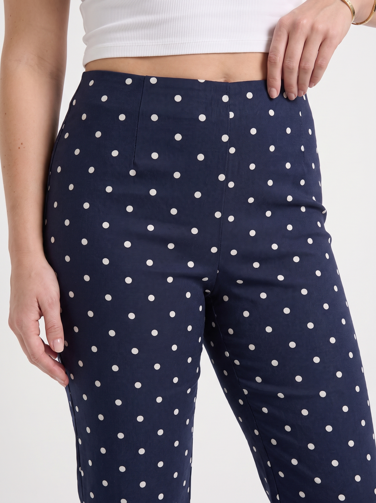 Rosario Bow Detail Capri Pants