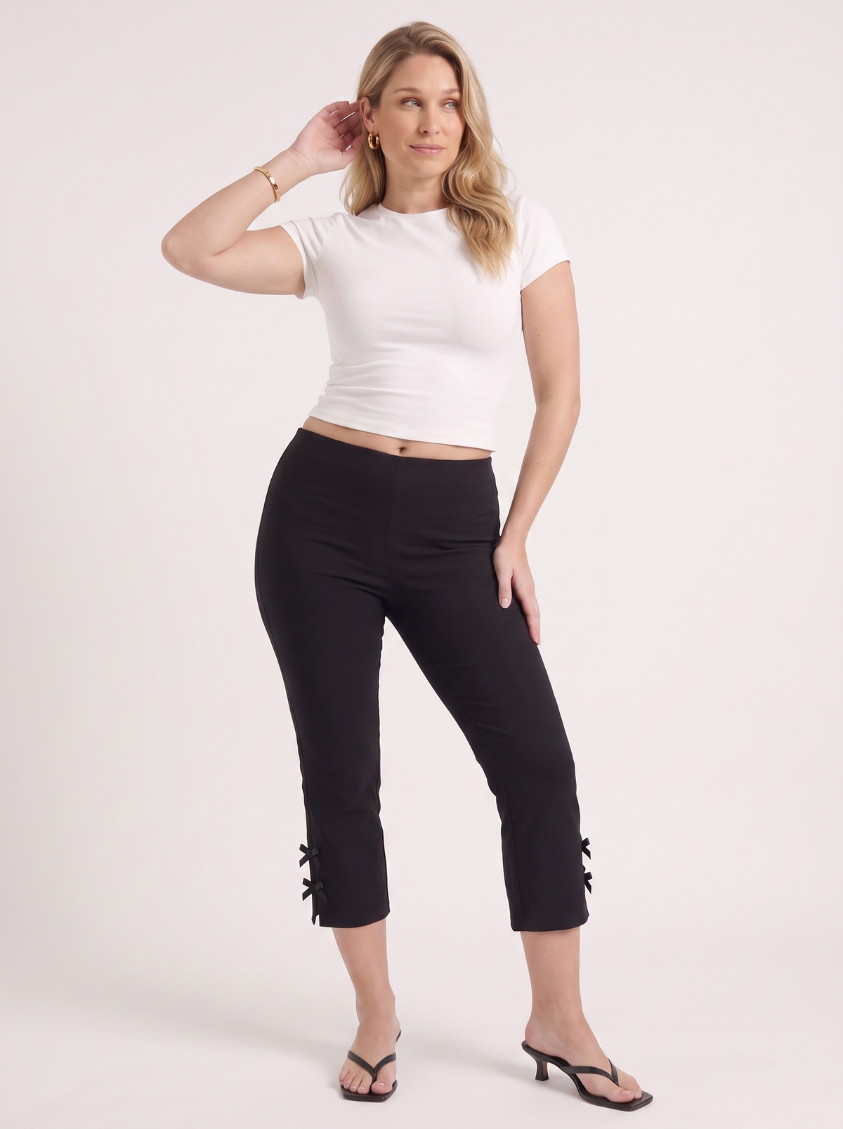 Rosario Bow Detail Capri Pants
