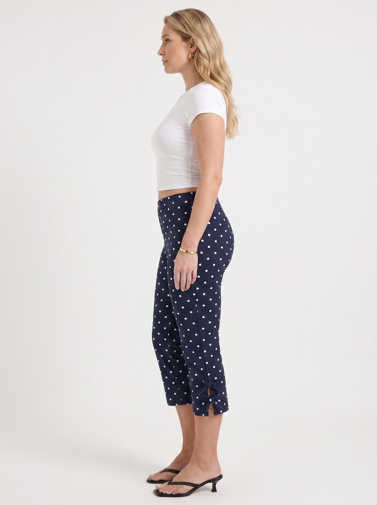 Rosario Bow Detail Capri Pants