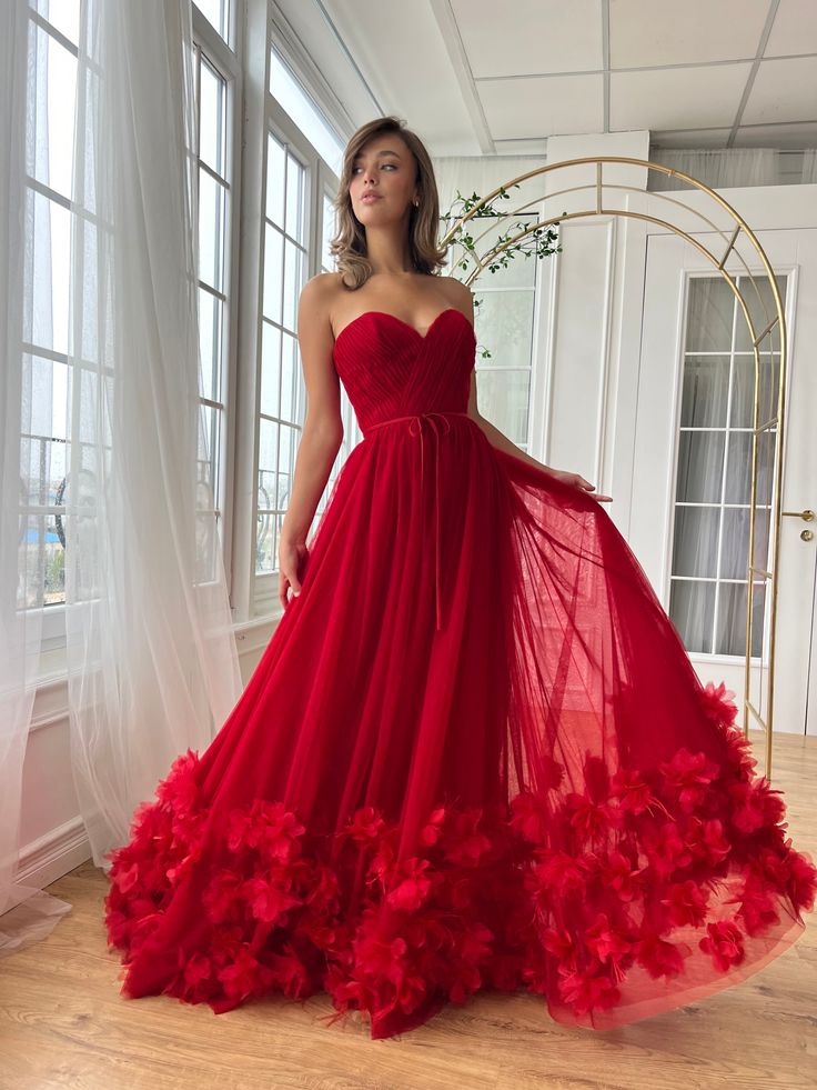 Violeta Petal Hem Sweetheart Gown - Red